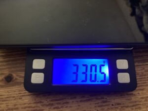 重さは330.5g